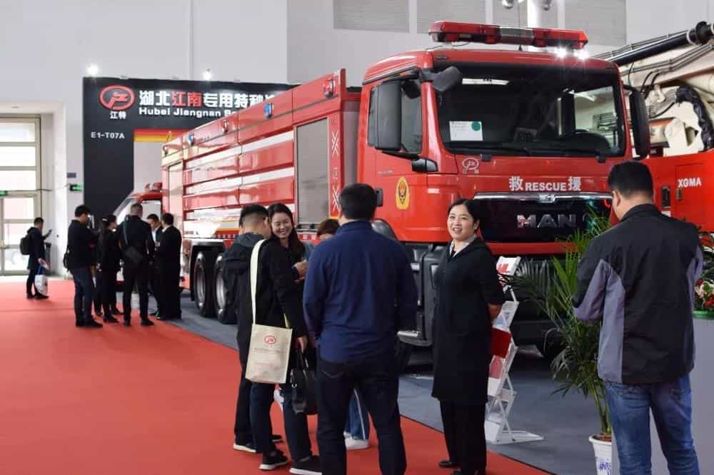 湖北江南汽車攜德國(guó)曼大流量壓縮空氣泡沫消防車及國(guó)六?新品亮相北京國(guó)際消防展！