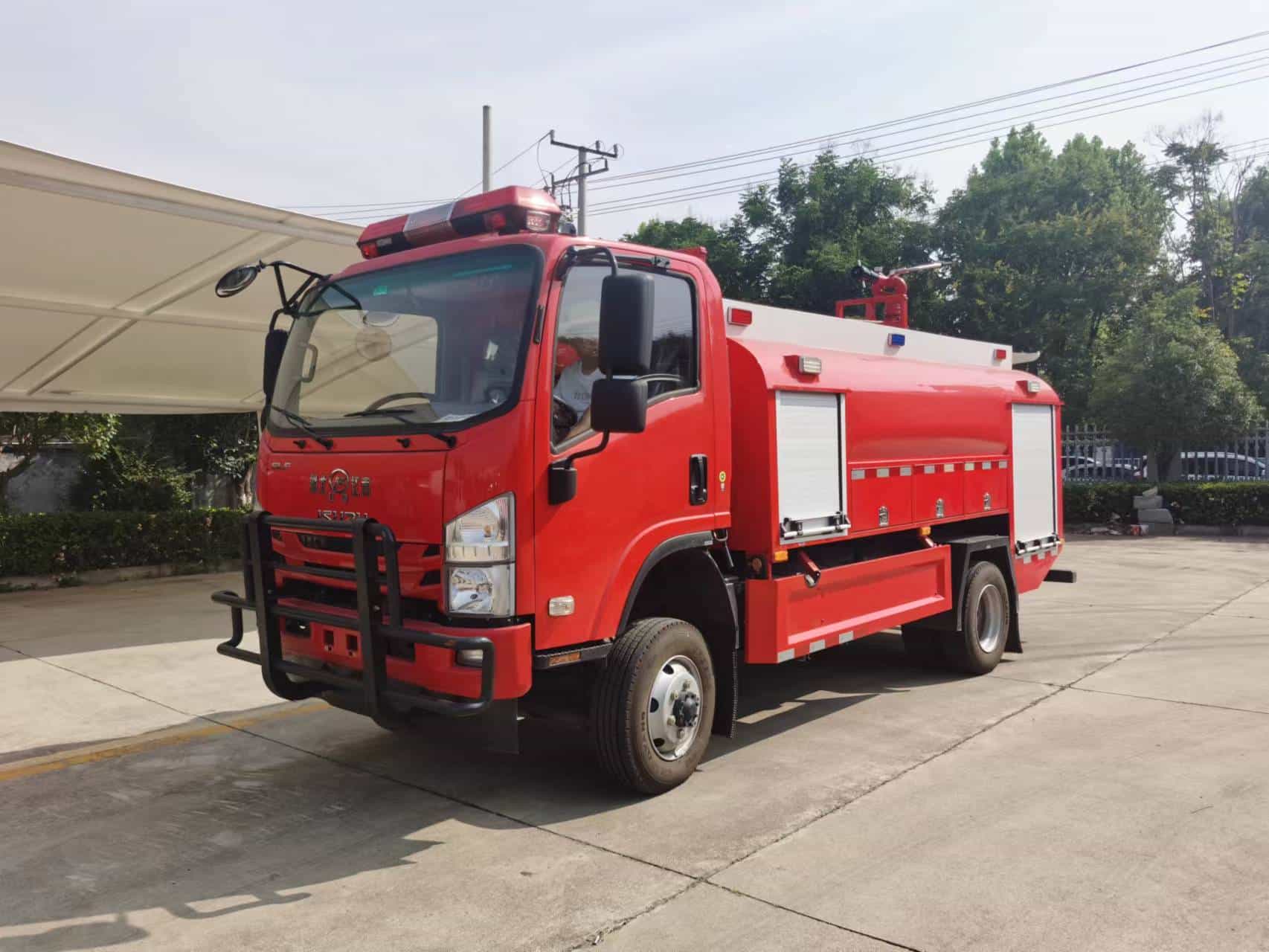慶鈴四驅(qū)4噸水罐消防車